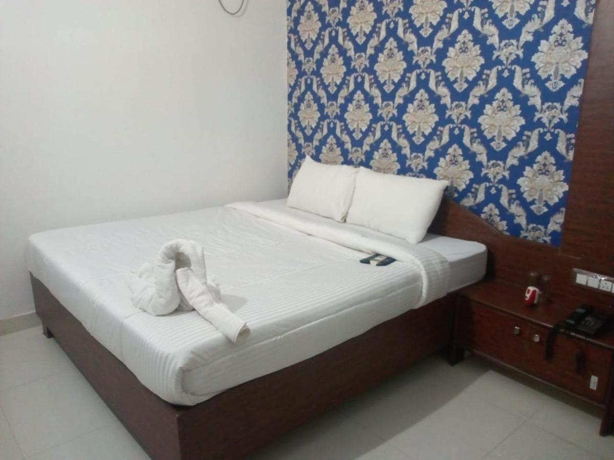 Hotel Wisdom Celebration Motihari Exterior foto